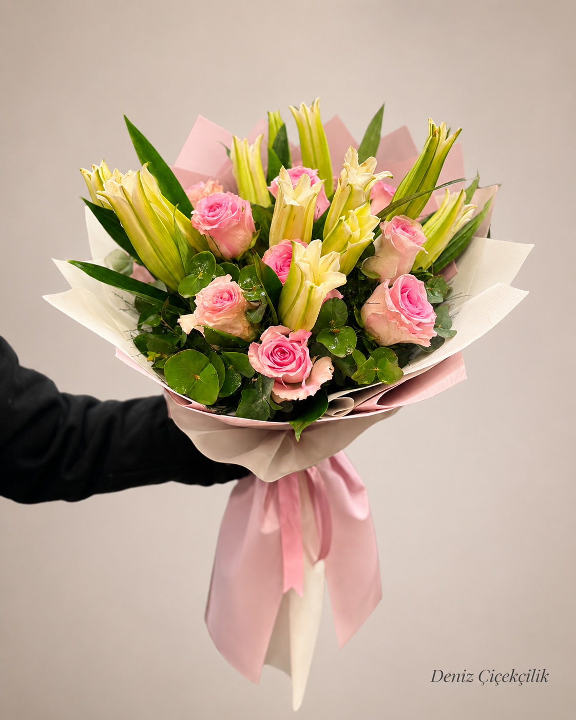 Pembe Zarafet Lilyum ve Gül Buketi