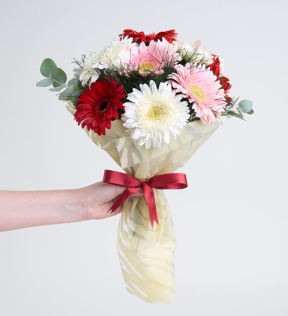 Rengarenk Gerbera Buketi  Canlı ve Neşeli Çiçek Aranjmanı